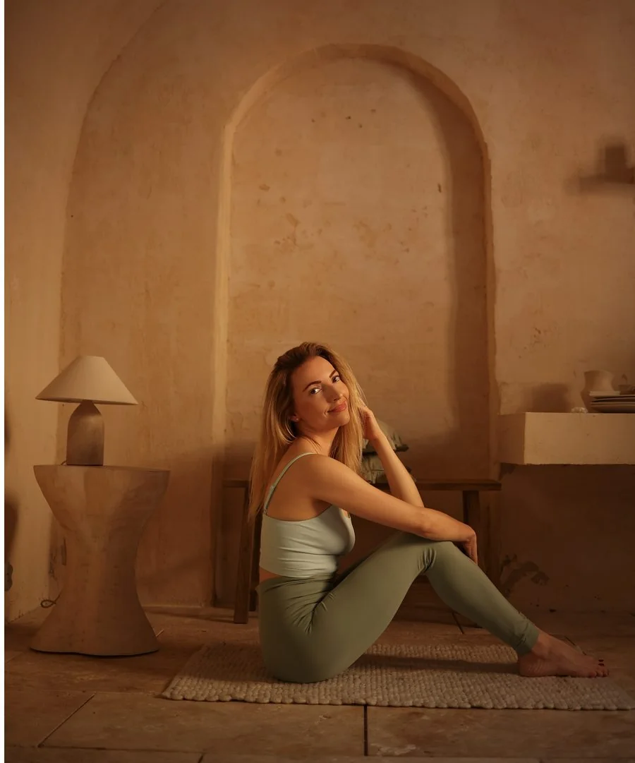 Neda Kalember-Castelli u mirnoj jogi pozi